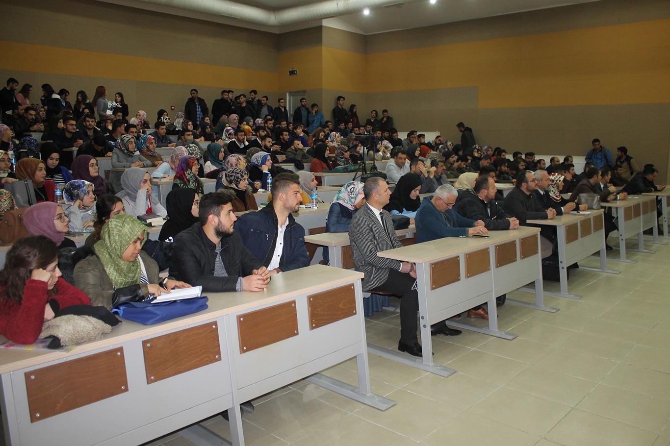“Bugünün en önemli problemlerinden biri de geç evlenmedir” “Bugünün en önemli problemlerinden biri de geç evlenmedir”